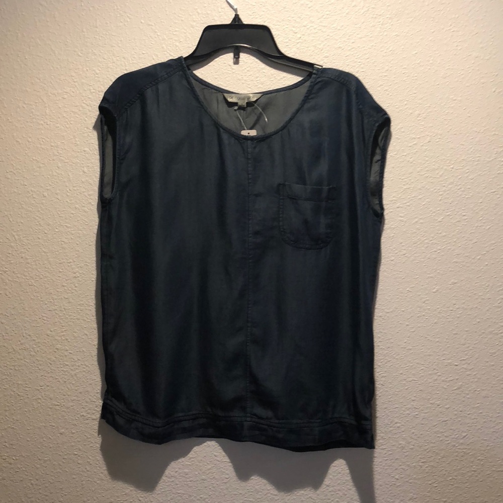 De collection light denim shirt.
